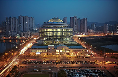 建筑景观背景图片_黄昏的首尔中央大厅