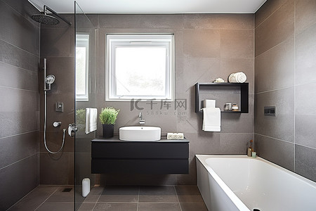 浴室的墙壁和瓷砖均铺有 tegrezzo 瓷砖