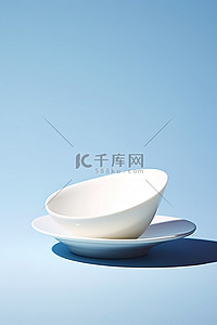 中国风碗碟背景图片_蓝色背景上的酱汁碗碟