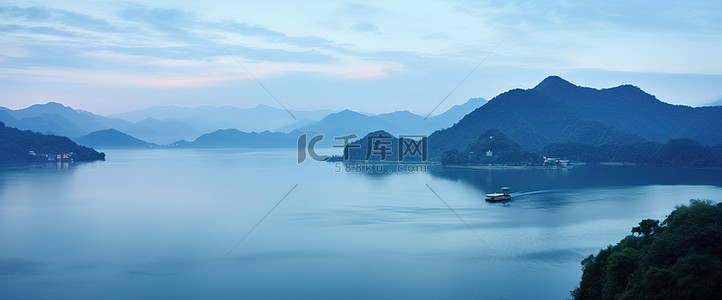 海兰之谜背景图片_上海兰白湖