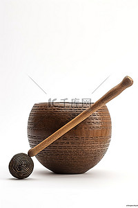 棕色小碗顶部的木槌和鼓