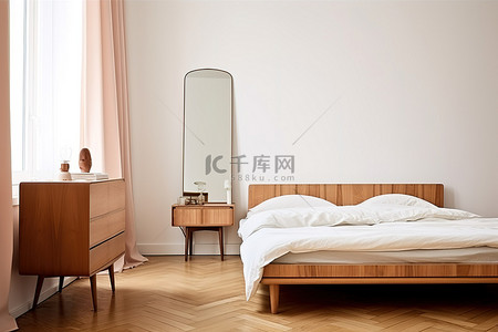 白色床背景图片_一间小卧室，配有白色床梳妆镜和硬木地板