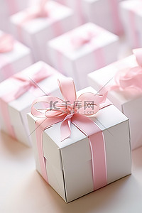 盒子粉色背景图片_白色小盒子，顶部有粉红色丝带
