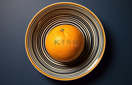 柑橘类水果背景图片_蓝色和黑色条纹碗里的柑橘类水果
