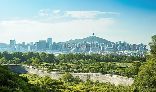 背景韩国背景图片_一张俯瞰城市的照片，背景中有很多绿色植物