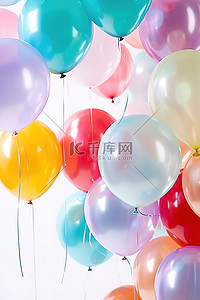地上漂浮着一堆彩色气球