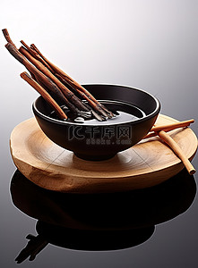 一个碗，里面装有几根棍子和一些黑色液体