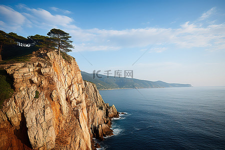 山崖背景图片_悬崖边的山崖