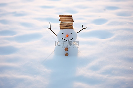 可爱雪人图片背景图片_用木棍堆成的雪人