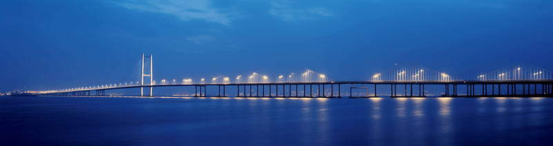 海上大桥背景图片_夜晚的海上大桥