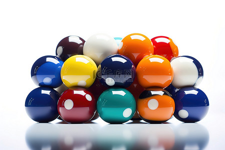 不同颜色的台球在白色上堆叠为一个