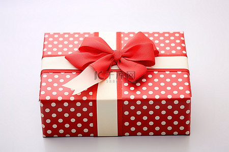 一个带有红色蝴蝶结和邮箱信封的礼品盒