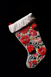 袜子背景背景图片_黑色背景中可以看到带有蕾丝装饰的刺绣长袜