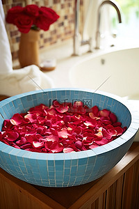 龙头水柱背景图片_柜台上摆着一大碗玫瑰花瓣