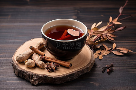 干树枝背景图片_一杯茶在深棕色的一些坚果和树枝前