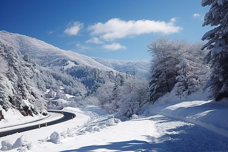 山里背景图片_冬天的山里的山和雪的图片