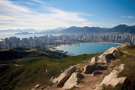 落基山脉背景图片_落基山脉让位于海洋和城市