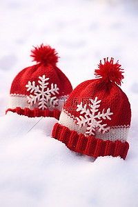 在背景图片_两顶红白帽子和雪花躺在雪地上