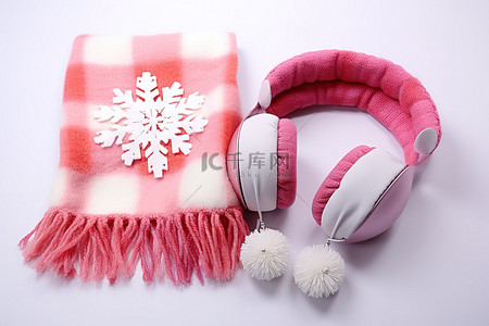 保暖围巾手套背景图片_带耳罩和一些雪花的围巾