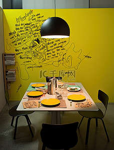 勺子黄色背景图片_厨房的桌子上有一盏黄色和黑色的台灯，上面有一个黄色的盘子