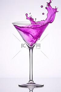 马提尼杯紫色飞溅艺术