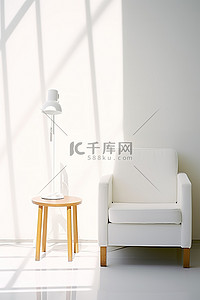 白色玻璃背景图片_白色玻璃房间里的白色椅子桌子和灯