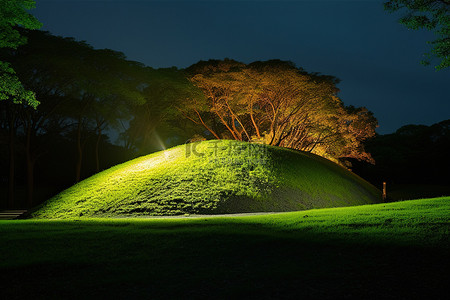 历史遗址背景图片_一个大土丘和夜晚照亮的树木
