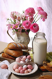 桌上的早餐包括面包鸡蛋牛奶和鲜花