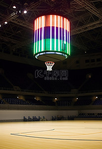 灯光篮球场背景图片_记分牌位于草地竞技场的中间