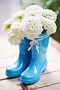带白花的蓝色雨鞋
