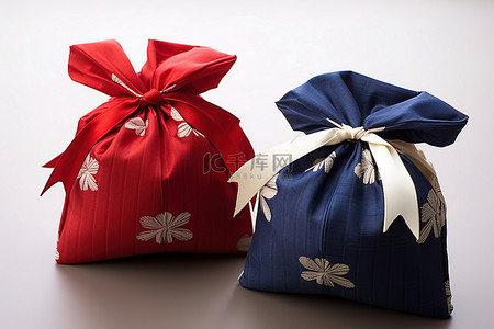 红白丝带礼物背景图片_两个带蝴蝶结和红白丝带的袋子