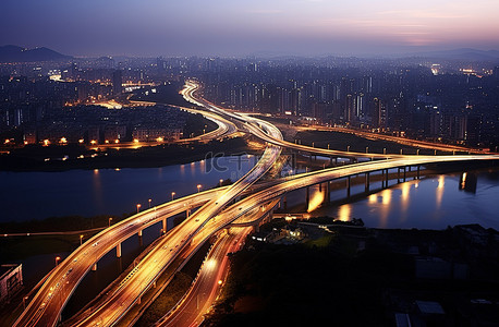 城市傍晚背景图片_傍晚时分，桥上交通畅通