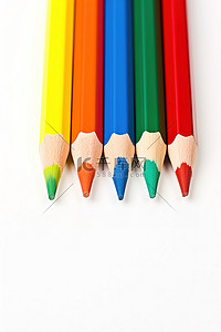 彩色铅笔绘画背景图片_白色背景上排成一排的一组彩色铅笔