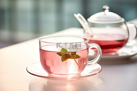 凉茶壶背景图片_一杯茶旁边是一杯水和茶壶
