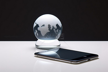 iphone背景图片_桌面上的 iPhone，屏幕周围有一个地球仪