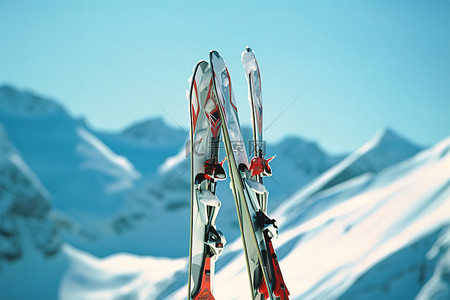 欧洲背景图片_垂悬在雪山上的滑雪棒