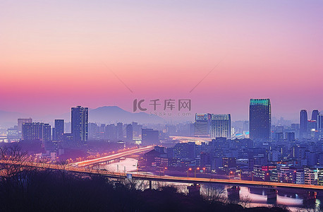城市下景背景图片_夕阳下的首尔天际线