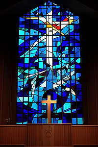 教堂彩色玻璃背景图片_有彩色玻璃窗的教堂