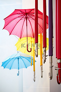上线在即背景图片_不同颜色和材质的雨伞上线