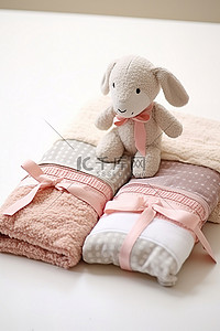 婴儿全棉尿布背景图片_毛圈布和水貂棉婴儿毛绒玩具套装