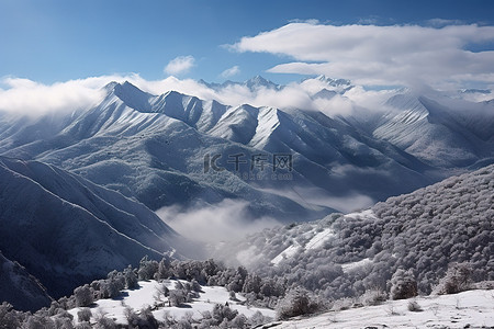 雪背景图片_一座被雪覆盖的山丘