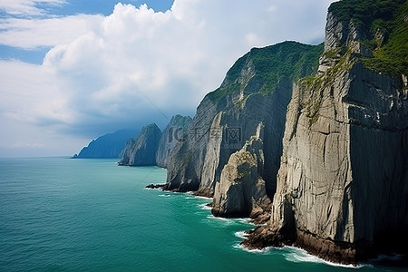 悬崖上的人背景图片_世界上最长的悬崖海岸在中国
