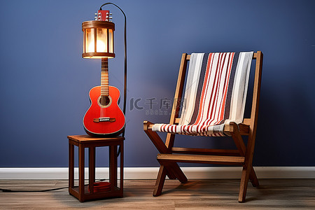 一把旧木椅和一把带灯笼的尤克里里琴