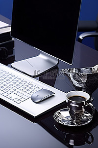 白色书桌，上面放着桌椅笔记本电脑和一杯咖啡
