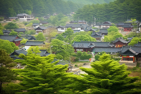 从阳台上欣赏韩国阳川美丽的山村