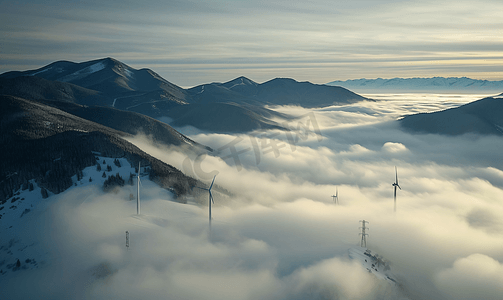 山顶云海中的发电风车