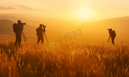 摄影人摄影照片_新疆克拉玛依草原上的摄影人