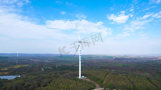 电风摄影照片_山顶新能源风力发电风轮机