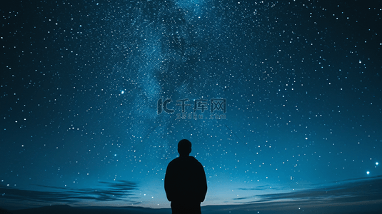 背景抬头背景图片_蓝色夜晚星空下男子抬头看星空的背景4