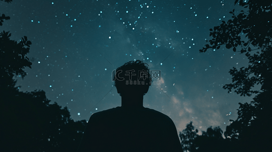 蓝色夜晚星空下男子抬头看星空的背景28